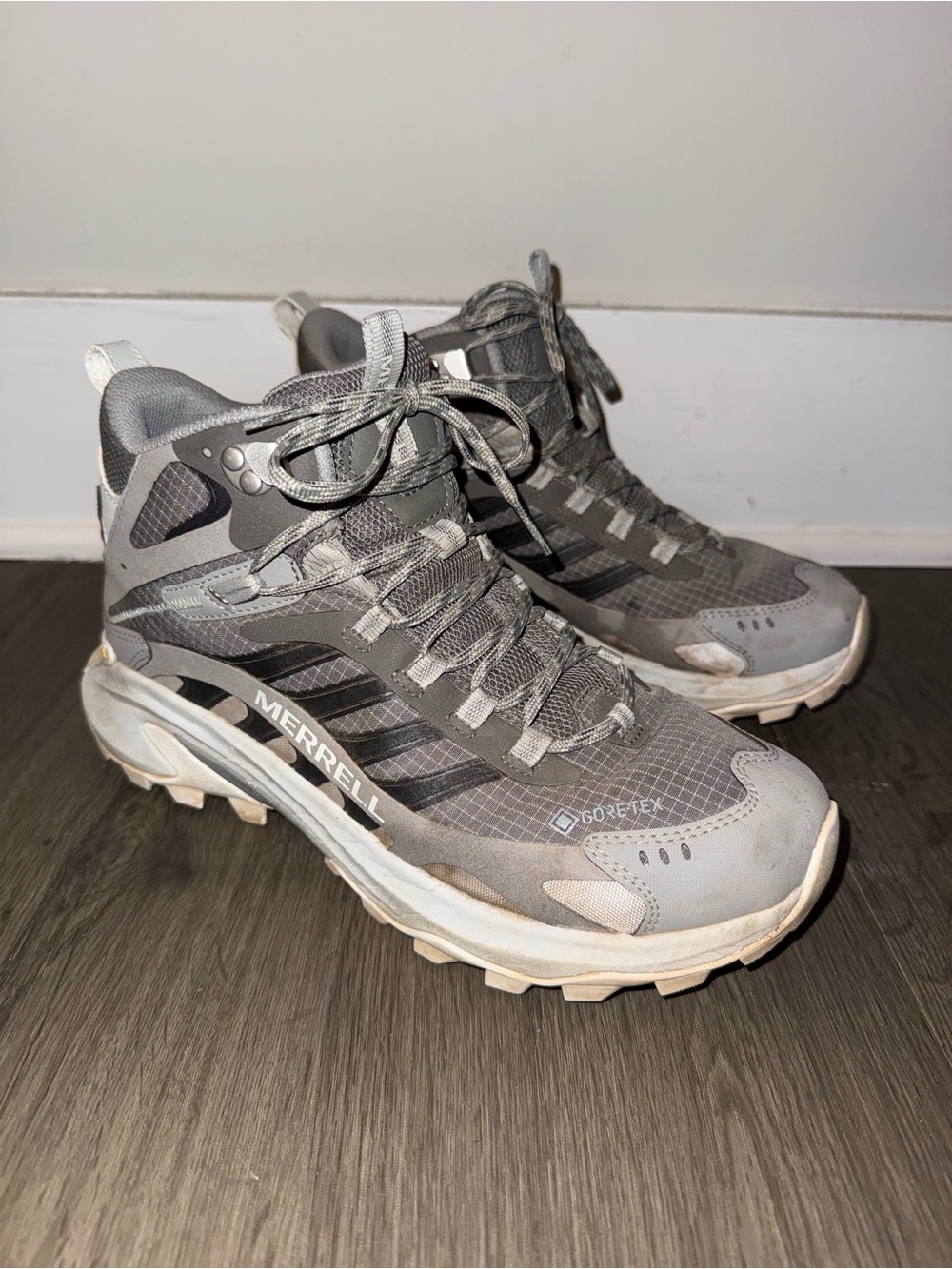 Moab Speed 2 Mid GORE-TEX Hiking Boots size 9.5